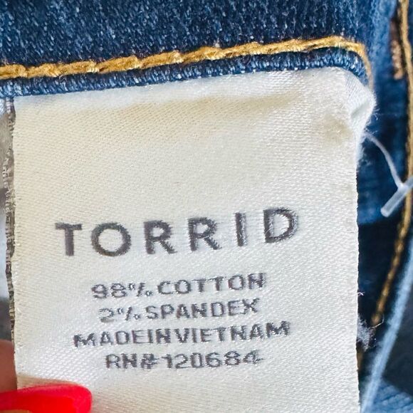 Torrid Distressed High Waist Denim Shorts Size 26 - Picture 5 of 5